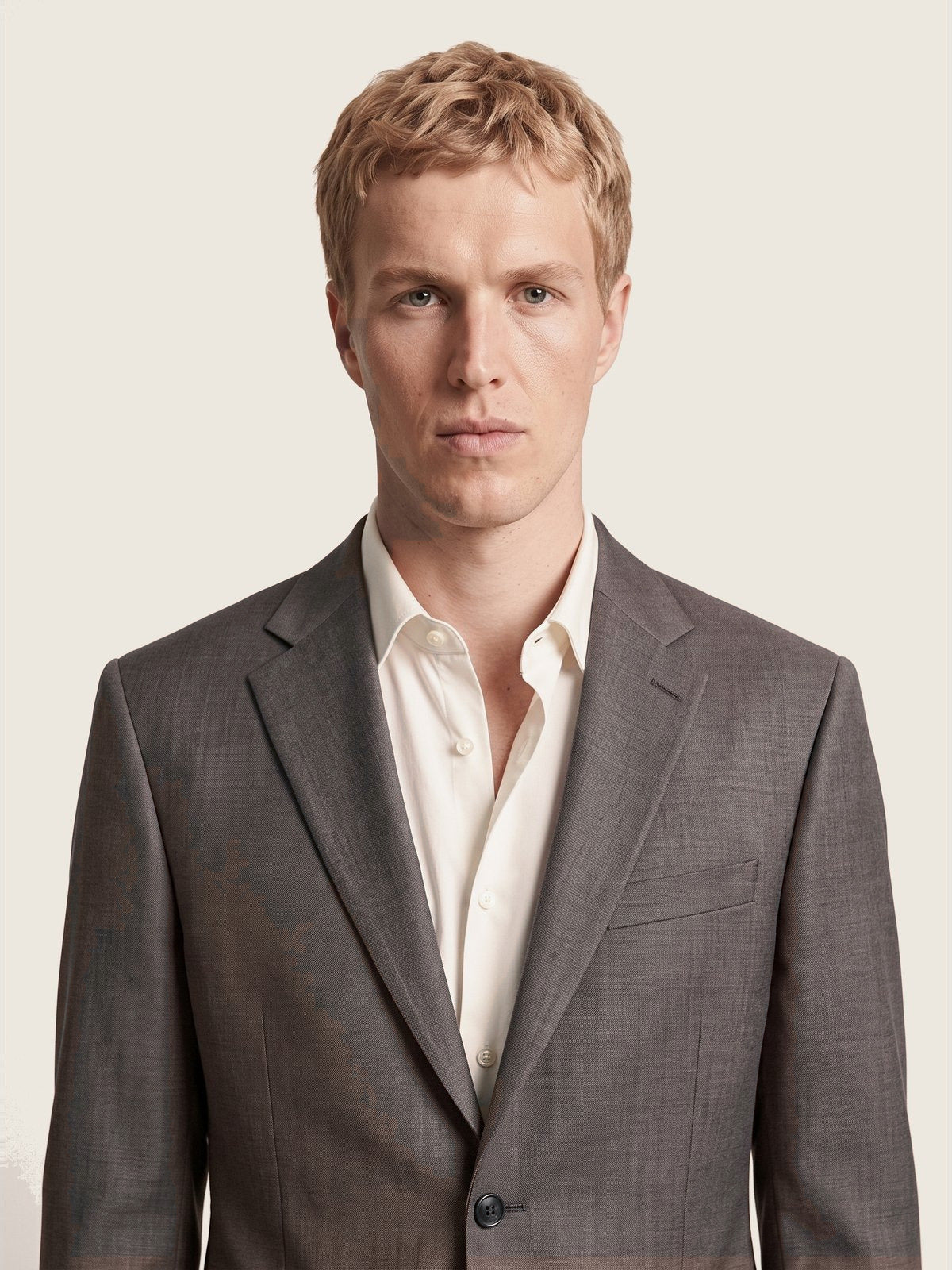 Blazer, Warm Brown, collar and lapel on the model