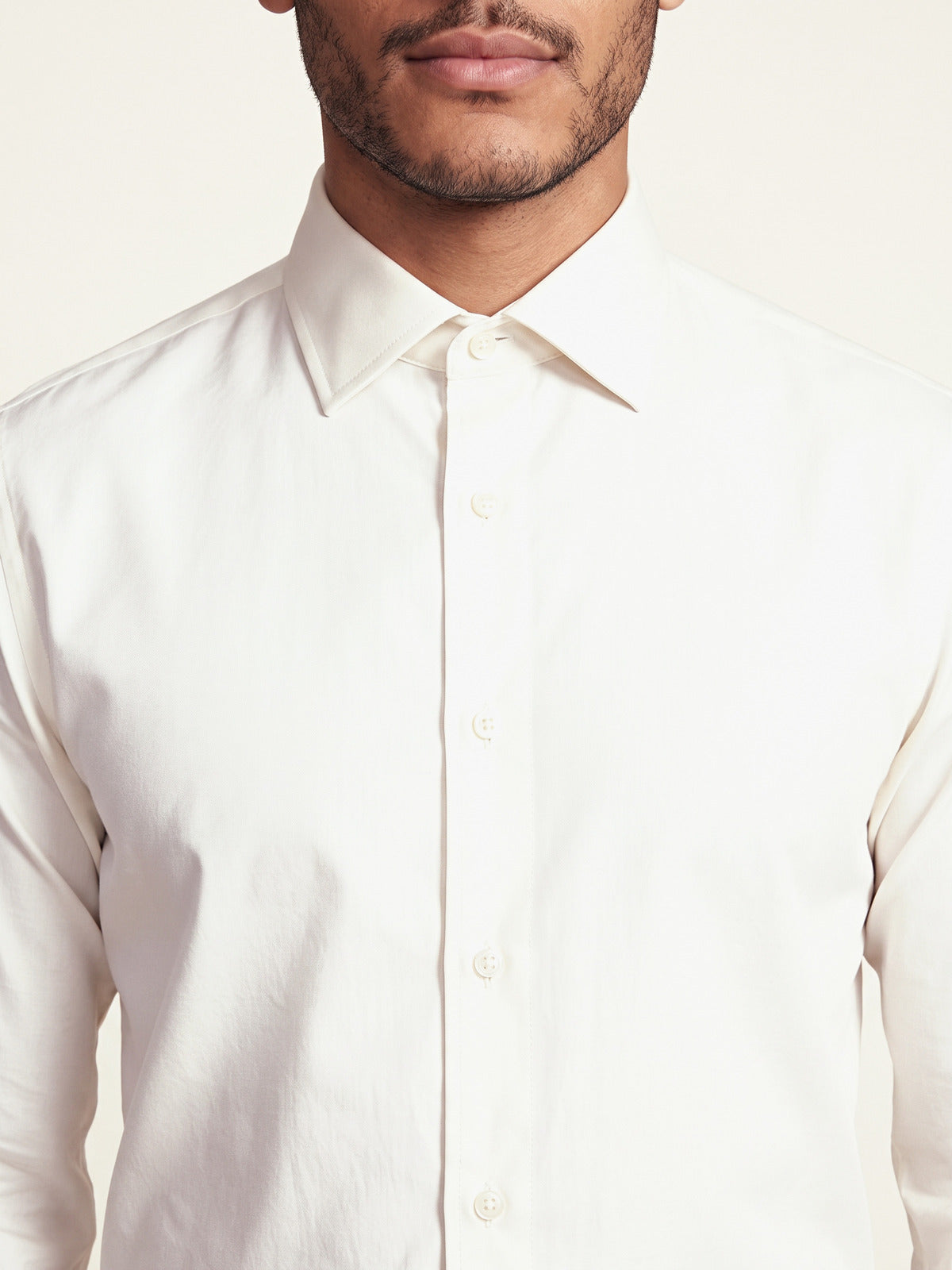 Classic Shirt, Off White Comfort, the collar and placket on the model
