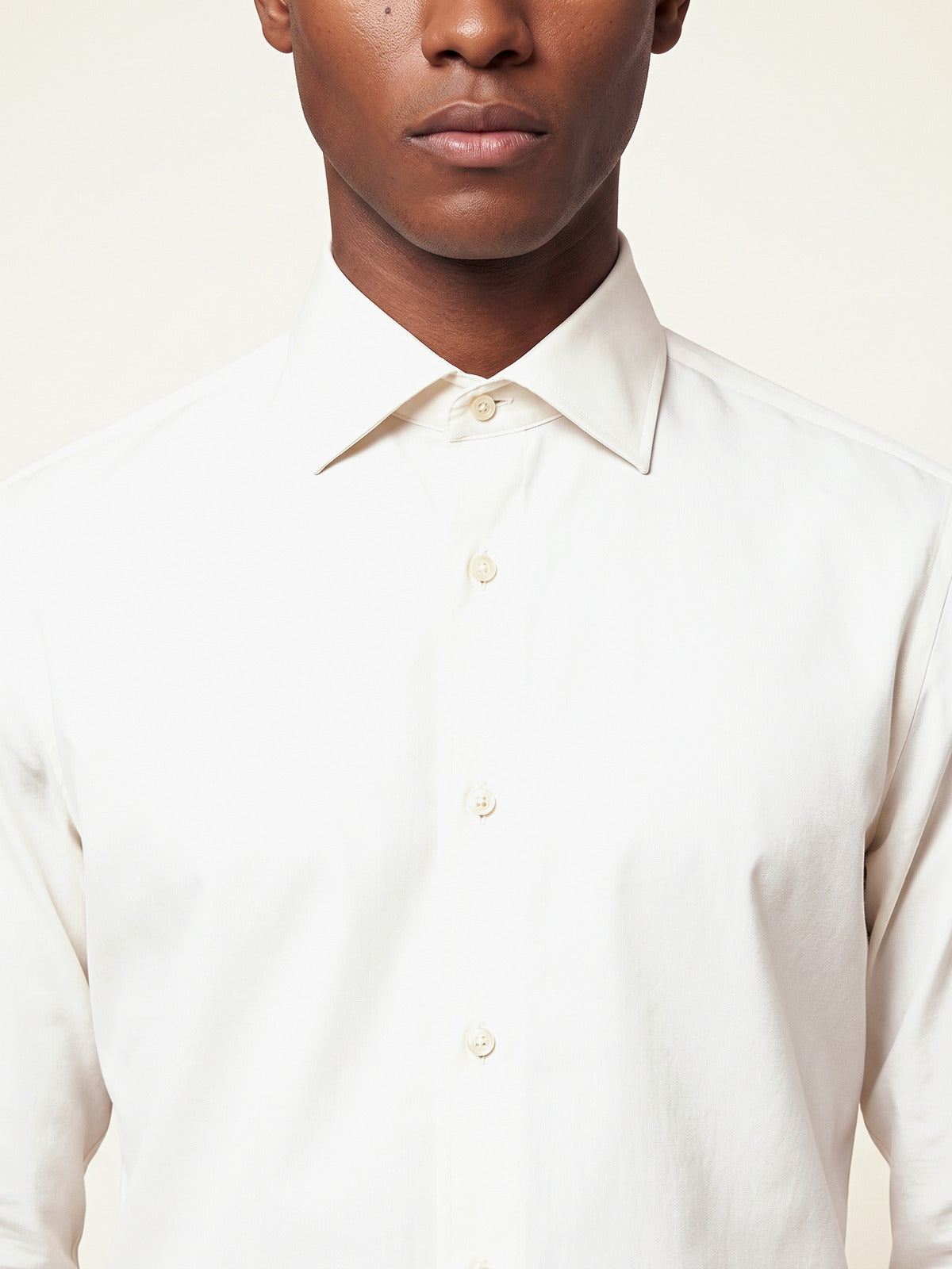 Classic Shirt, Off White Slim, the collar and placket on the model