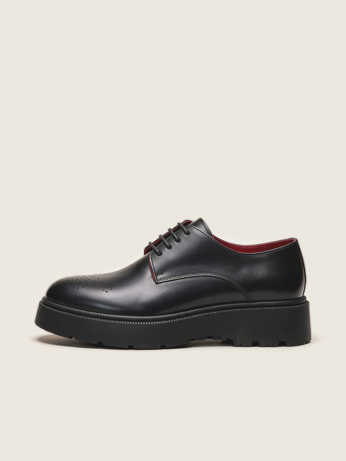 Derby, Black, front view on a plain background