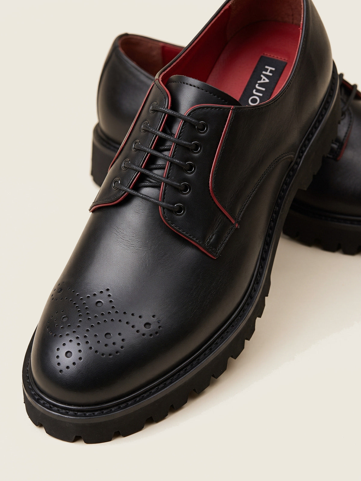 Derby, Black, close up on the toe and the upper
