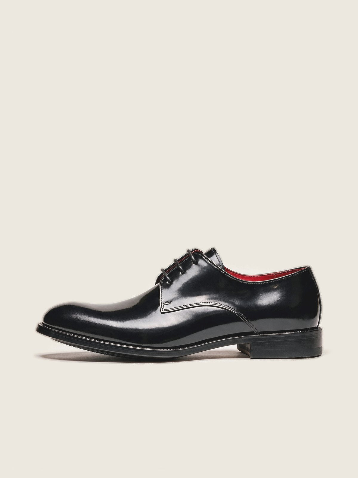 High Shine Derby, Black, front view on a plain background