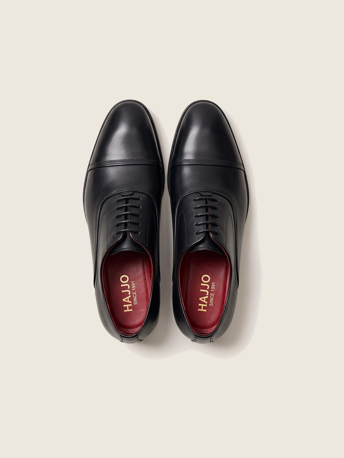 Oxford, Black, the pair from above, showing the red insole