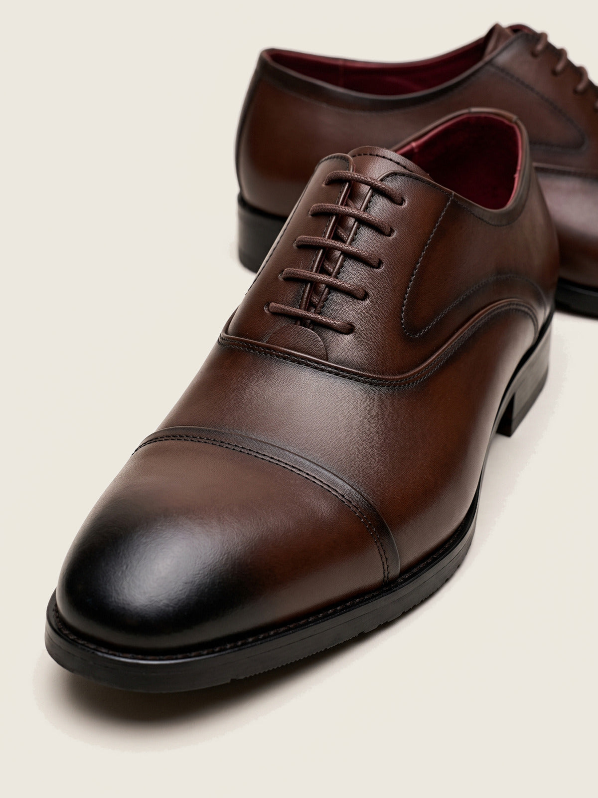 Oxford, Brown, close up on the toe and the upper