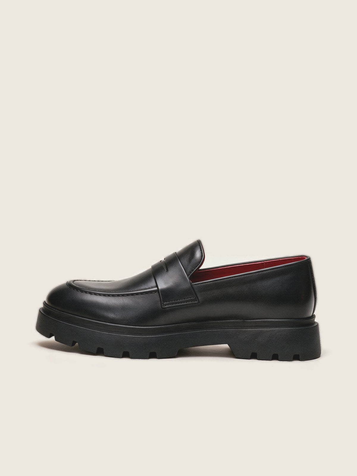 Penny Loafer, Black, front view on a plain background