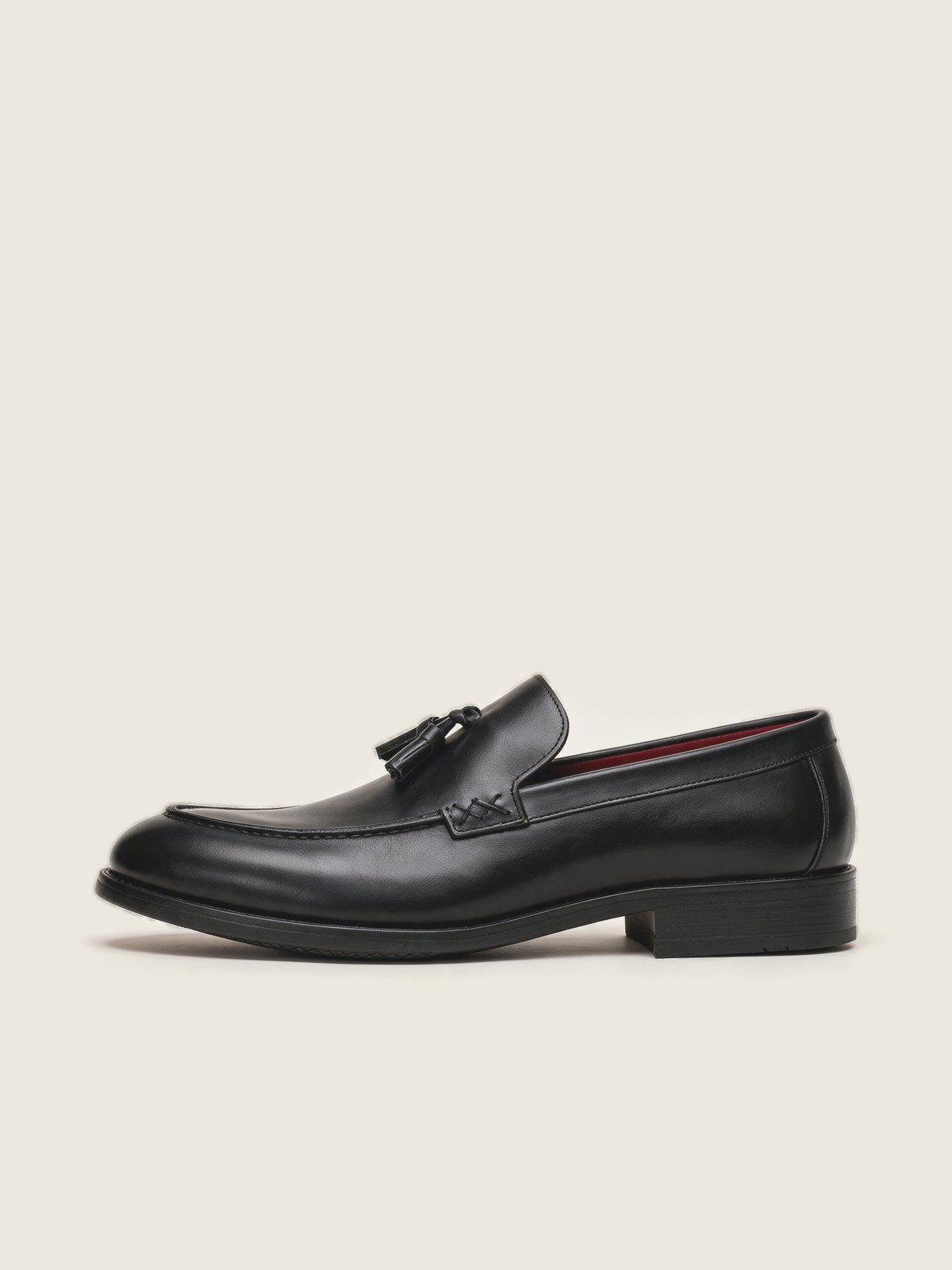 Tassel Loafer, Black, front view on a plain background